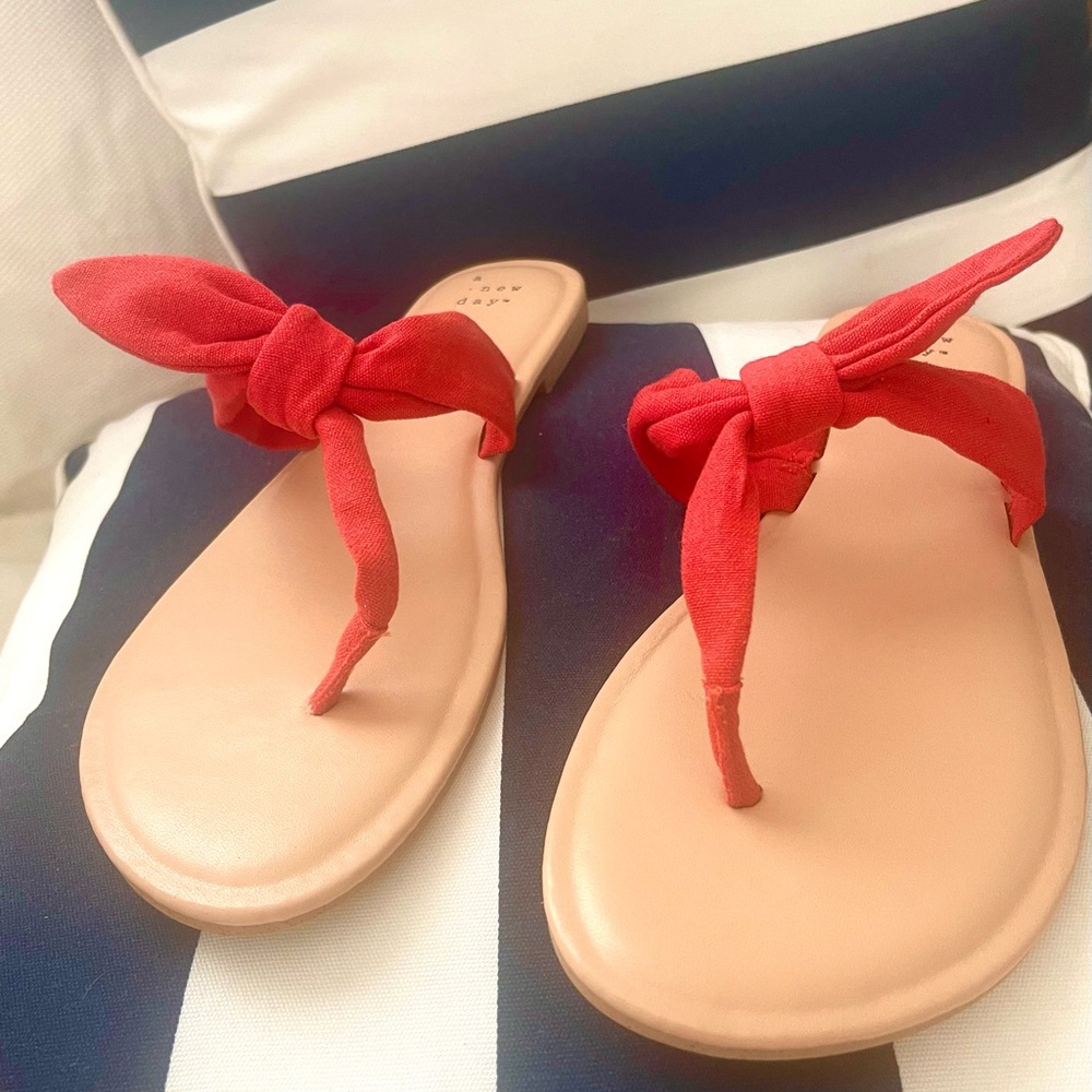 NWOT Sandals